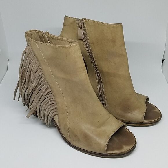 Very Volatile Poca Fringe City Bootie Los Angeles Tan Tassel Heels (9) - Picture 3 of 9